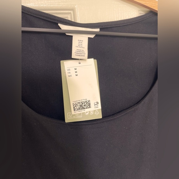 H&M Short Sleeve black scoop neck bodysuit NWT - Picture 3 of 3